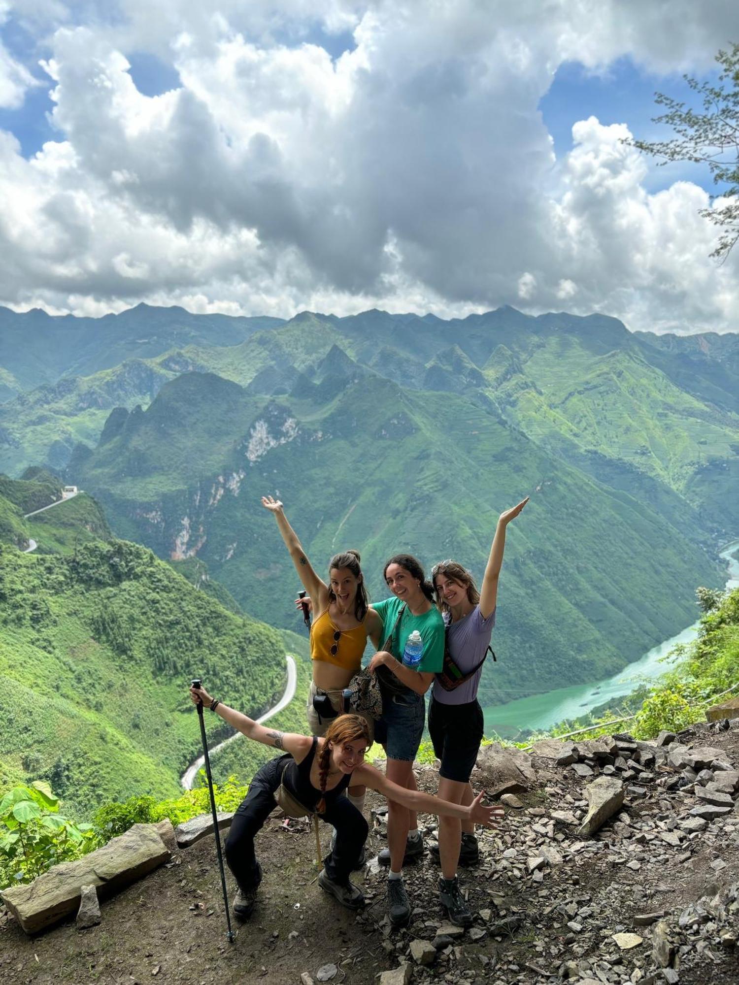 Lila Inn & Motorbike Tours Hà Giang Zewnętrze zdjęcie